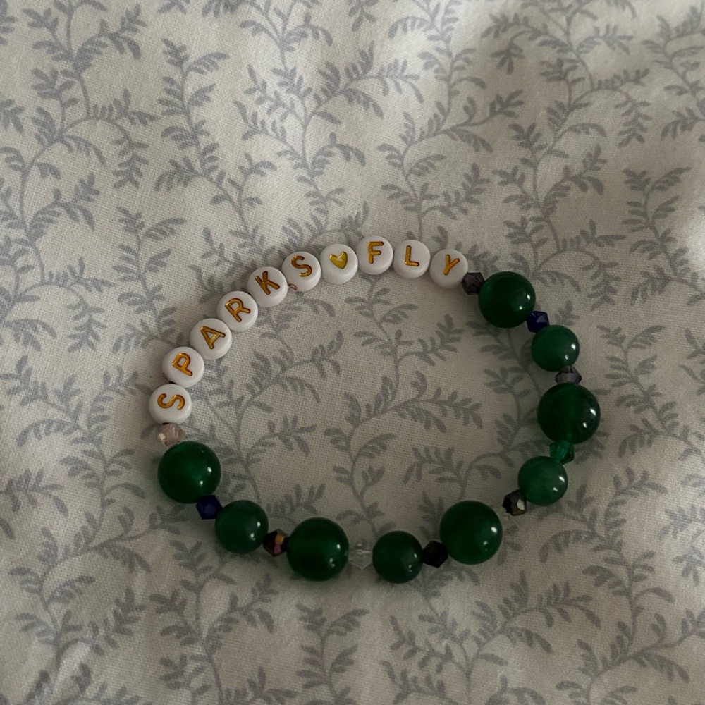 Taylor Swift “SPARKS FLY” friendship bracelet